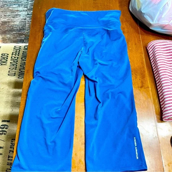 Under Armor- All Season Gear Wide Leg Crop Leggings - Picture 3 of 6